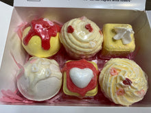 Load image into Gallery viewer, Valentine Bath Bomb Set
